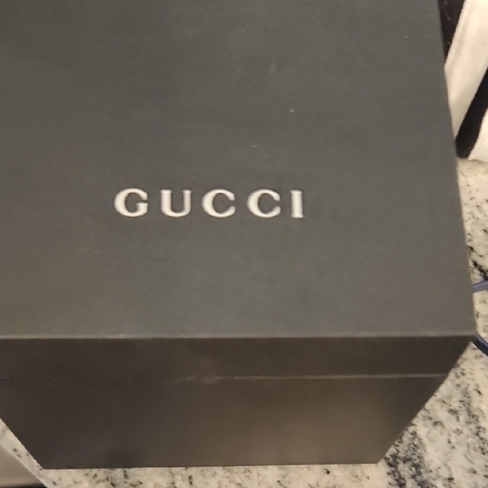 Gucci Women's Vibrant Green and Red Watch - Picture 6 of 6